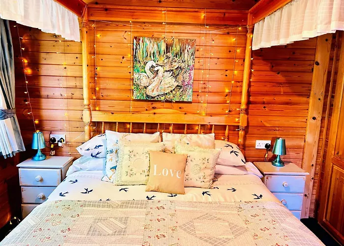 Secluded Rustic Cabin - A Digital Detox Paradise.